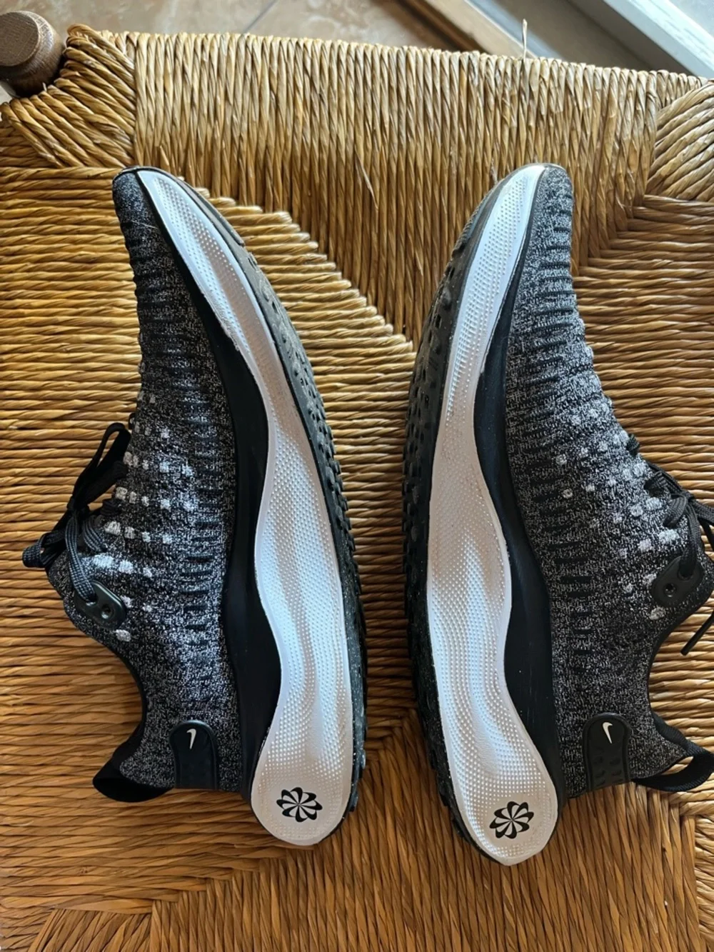 Nike ReactX Infinity Run 4 Oreo Black White Running Shoes Size 8 ladies - Picture 8 of 12